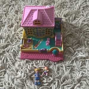 Bluebird Polly Pocket Babysitter Cottage House